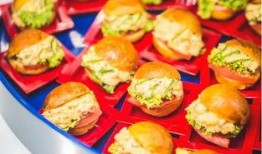 吃瓜网红开美食店,吃瓜群众的新宠，美味与话题的完美融合